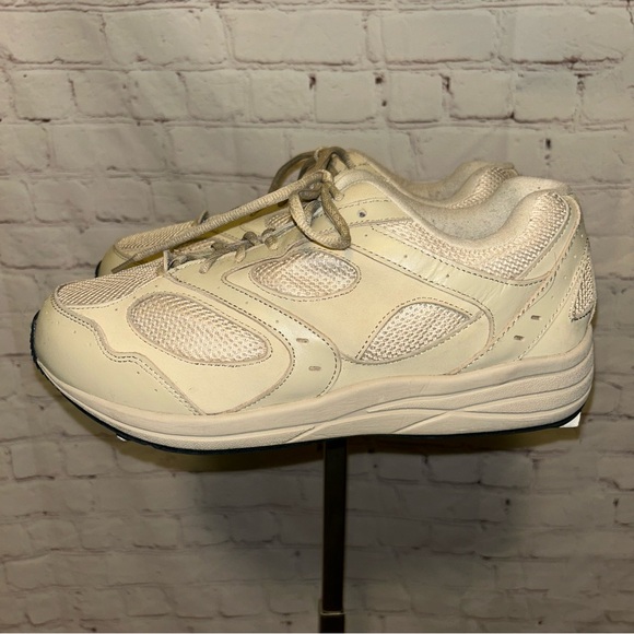 DREW Shoes - Drew “Flare” athletic‎ shoes women’s size 10.5 XW